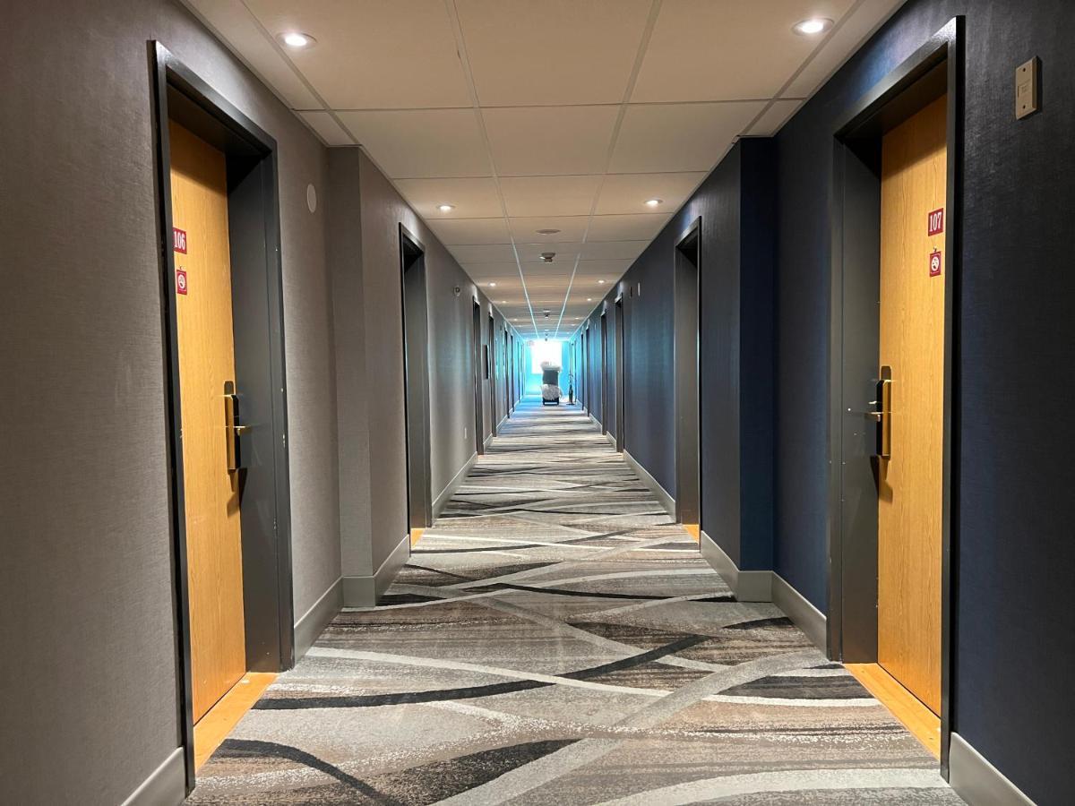 Super 8 By Wyndham Cornwall On Buitenkant foto