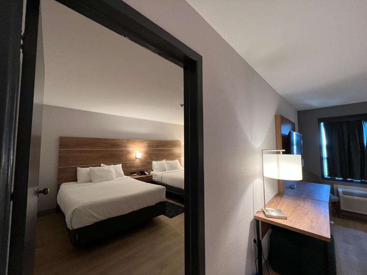 Super 8 By Wyndham Cornwall On Buitenkant foto