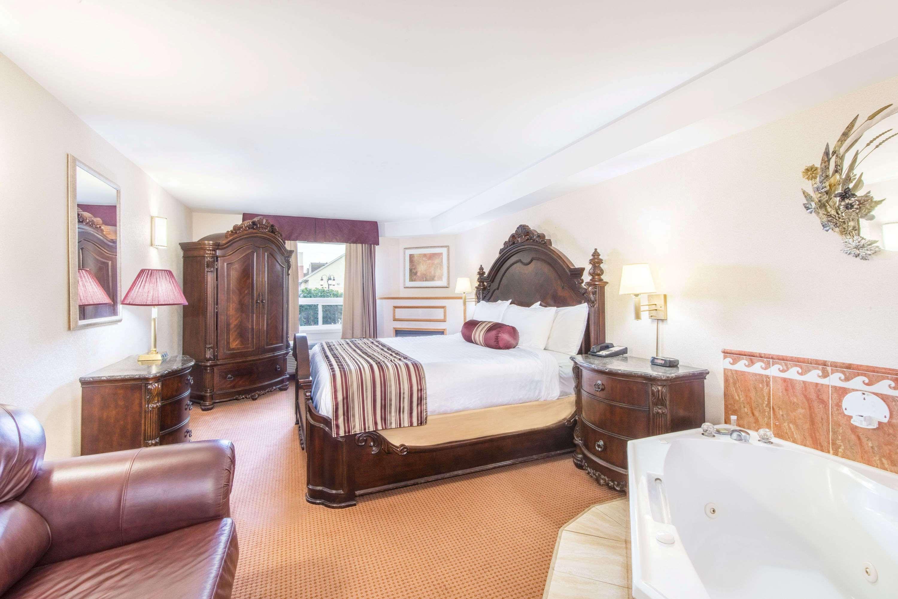 Super 8 By Wyndham Cornwall On Buitenkant foto