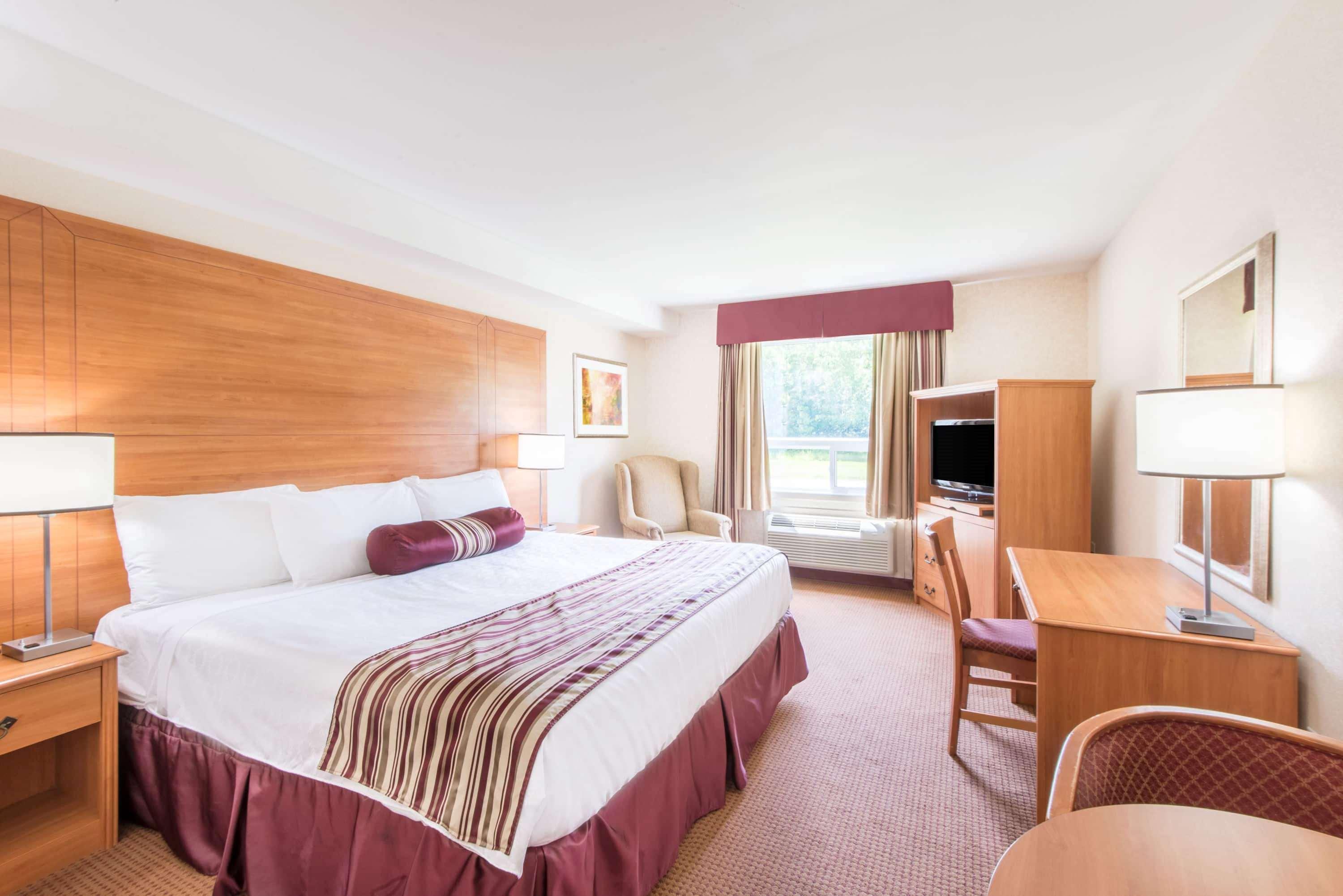 Super 8 By Wyndham Cornwall On Buitenkant foto