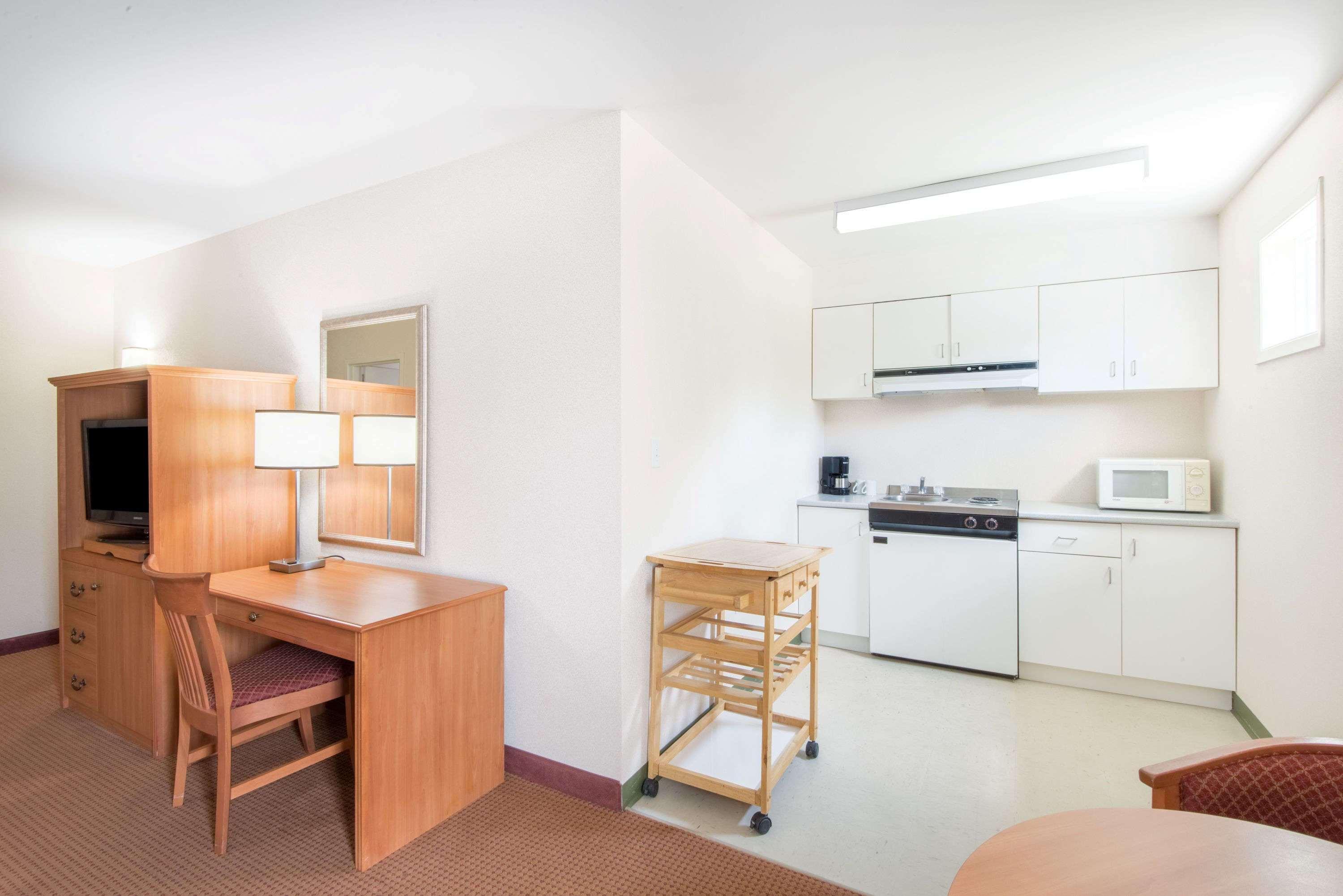 Super 8 By Wyndham Cornwall On Buitenkant foto