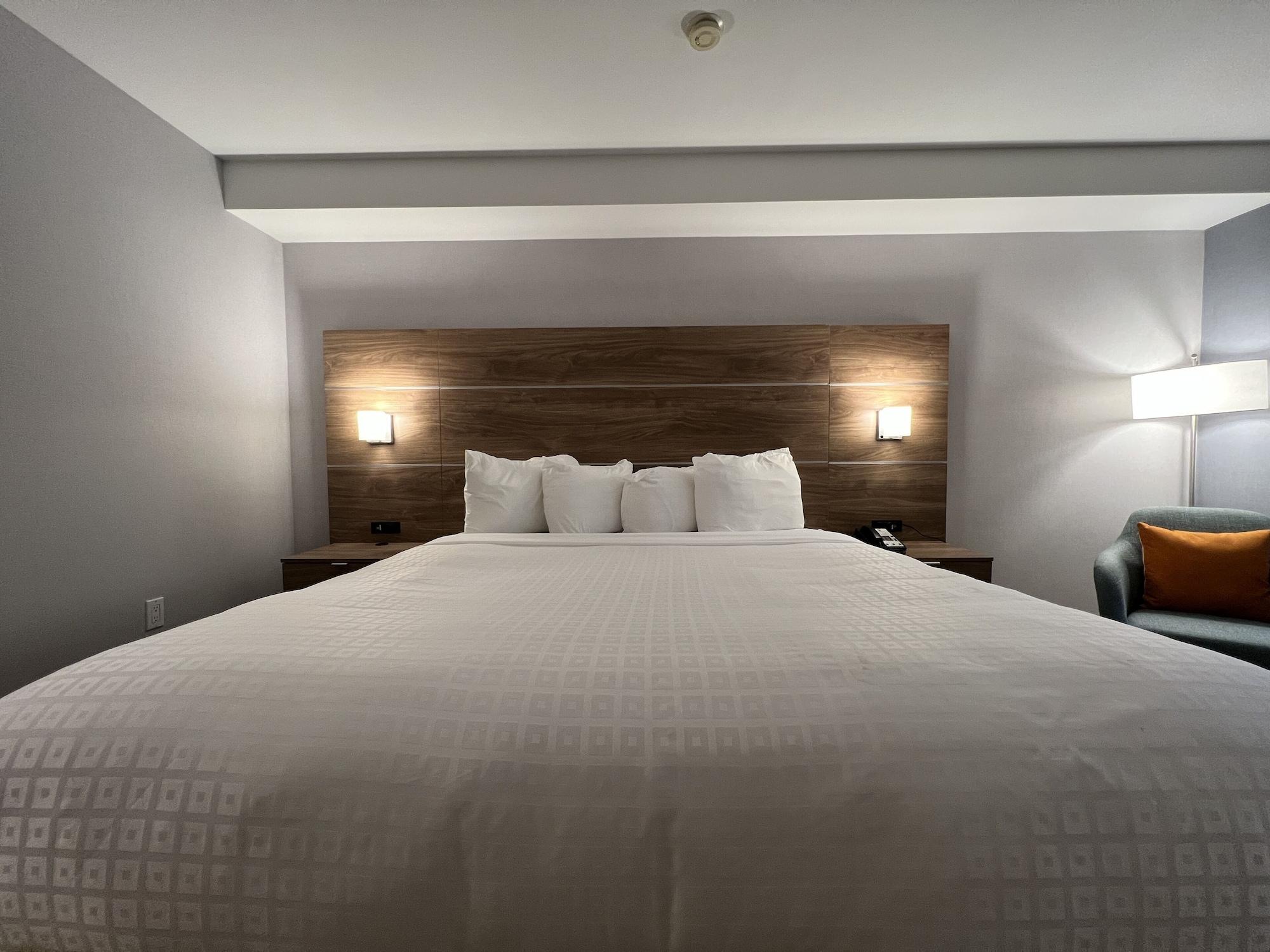Super 8 By Wyndham Cornwall On Buitenkant foto