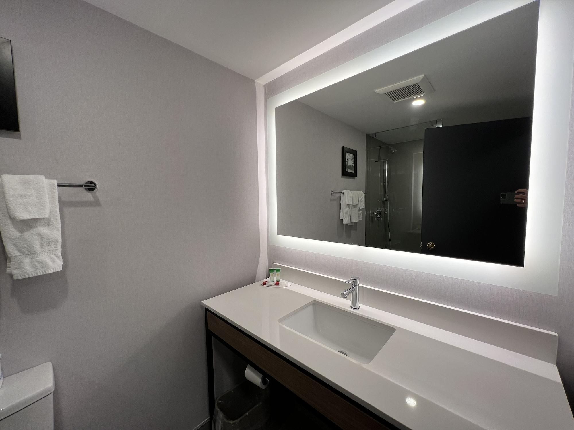 Super 8 By Wyndham Cornwall On Buitenkant foto