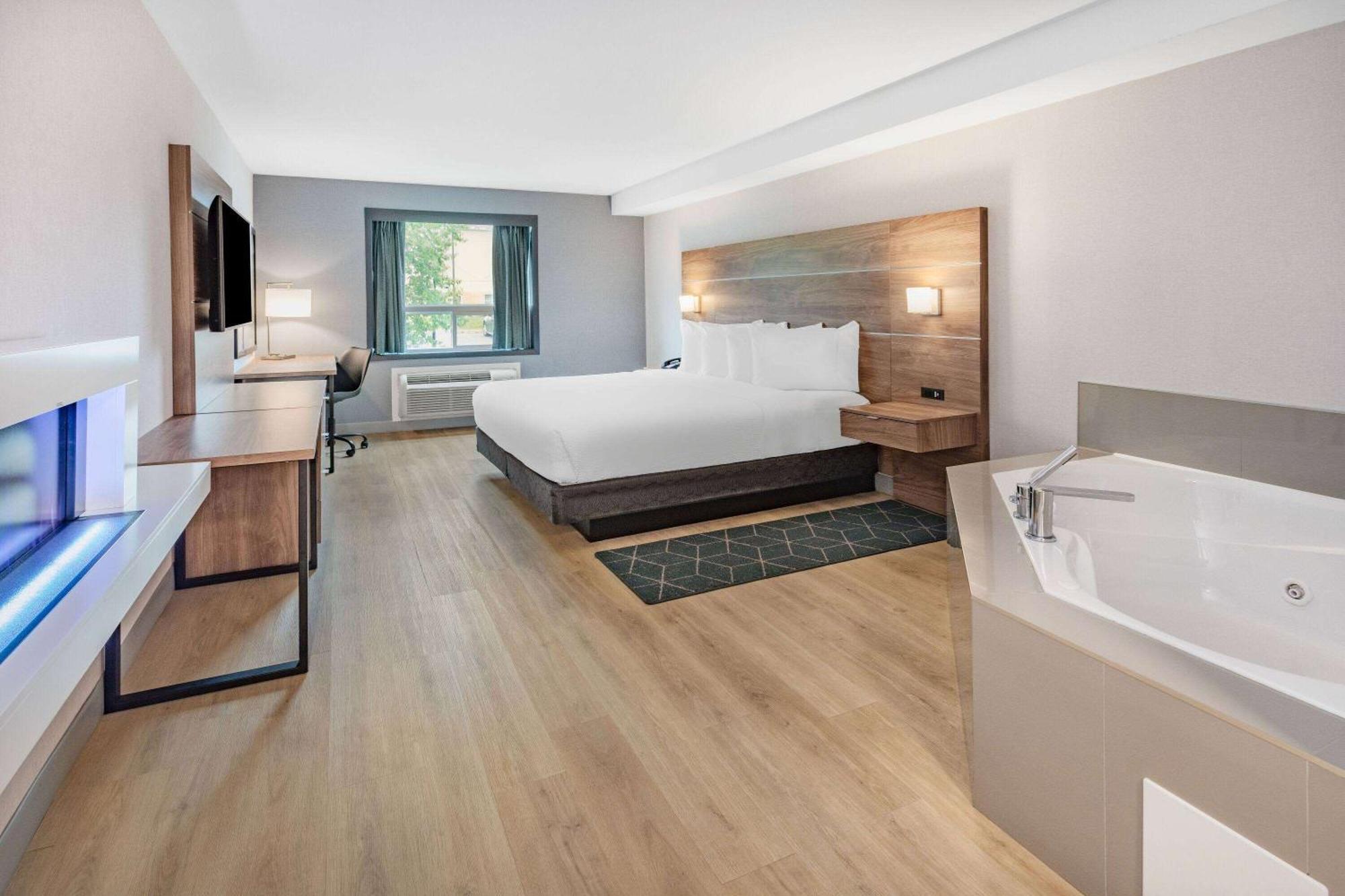 Super 8 By Wyndham Cornwall On Buitenkant foto