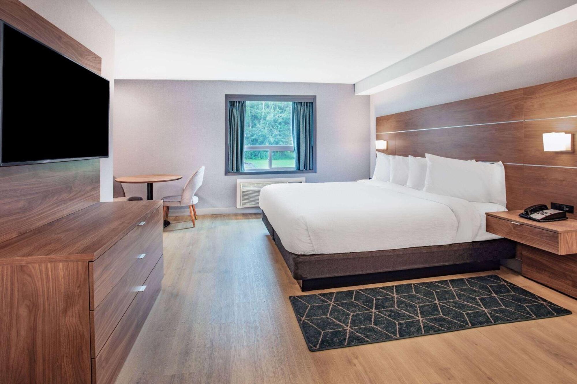 Super 8 By Wyndham Cornwall On Buitenkant foto